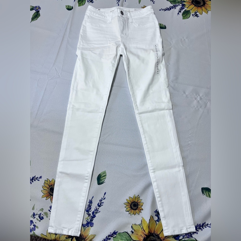 American Eagle Women's White Jeans